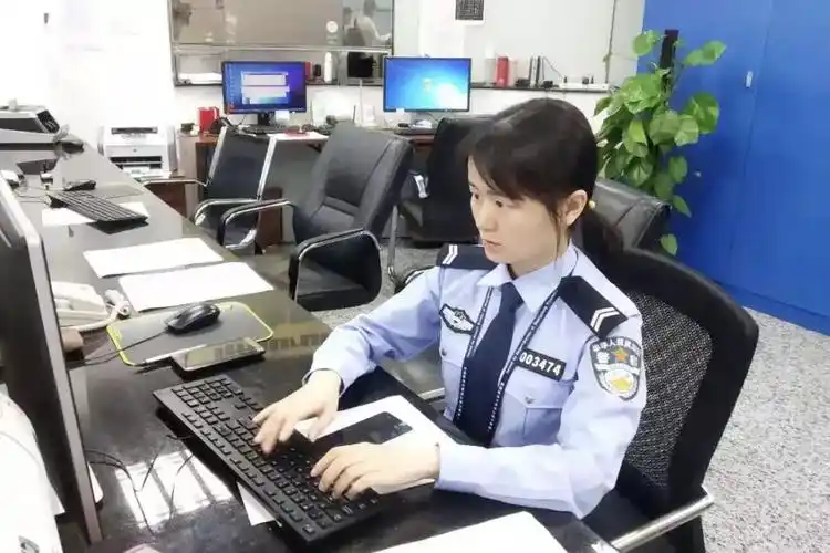 女神月 致敬广东机场公安女警