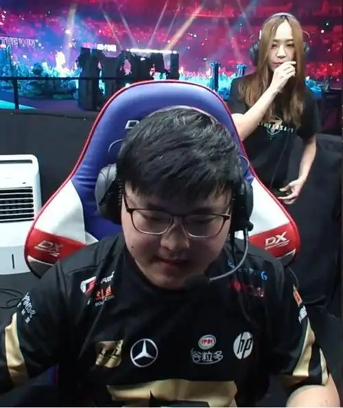 妖风小姐姐已成rng吉祥物, 网友建议挖官方墙脚, 带她去s8就稳了