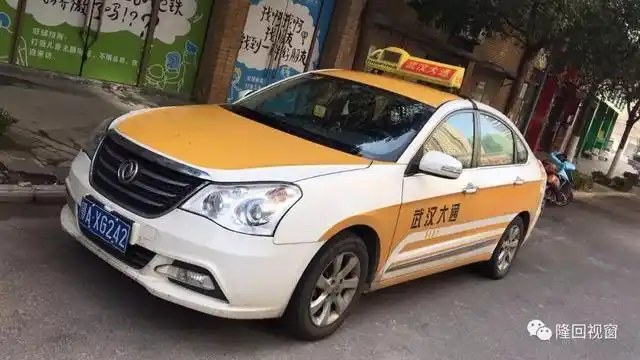 隆回在武汉的平民英雄"田锋",开出租车免费服务群众!