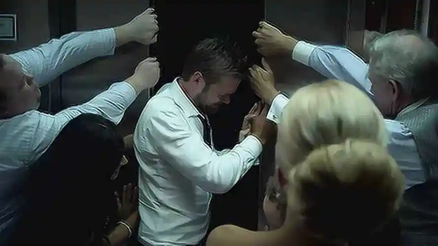 四分钟看完美国惊悚片电梯惊魂