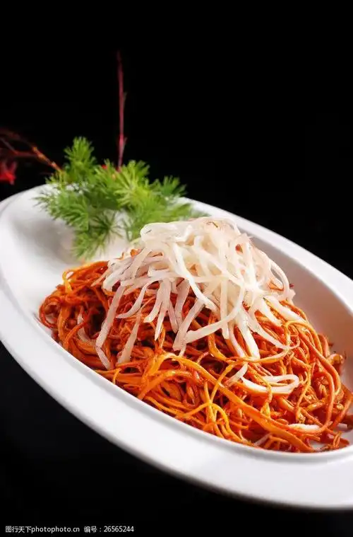 虫草花拌耳丝图片