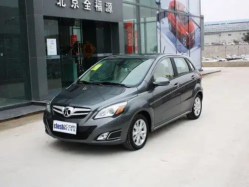 北汽e130两厢版全系降价0.