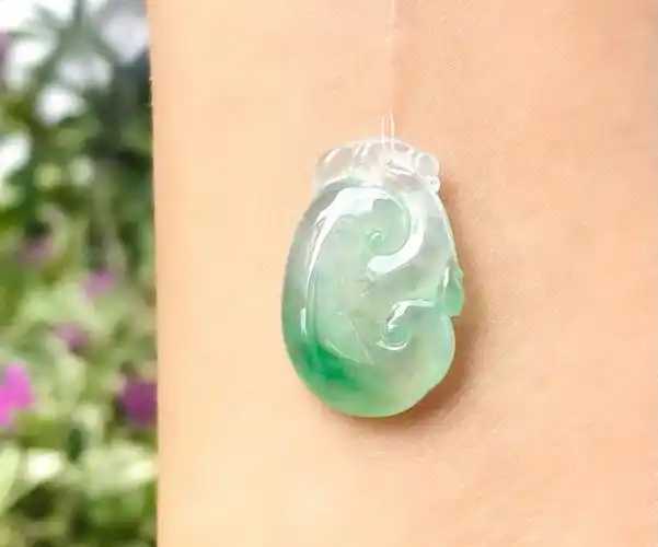 翡翠如意吊坠