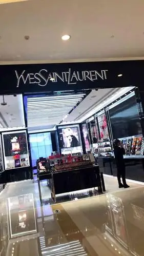 ysl(万象城购物中心店)-"把唇釉分成了三组来分别试色我是黄二白所以.