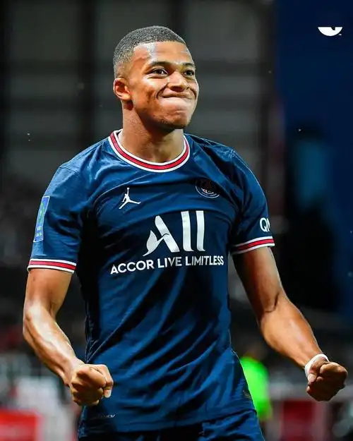 姆巴佩联赛开斋难解心愁,大动作染黄 被换下后闷闷不乐_圣日耳曼