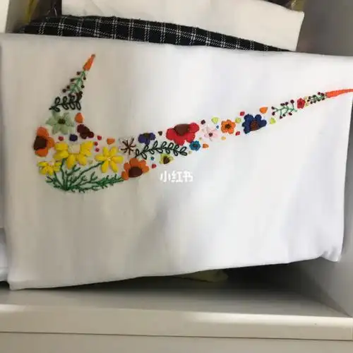 diy刺绣自制耐克白短袖绣花