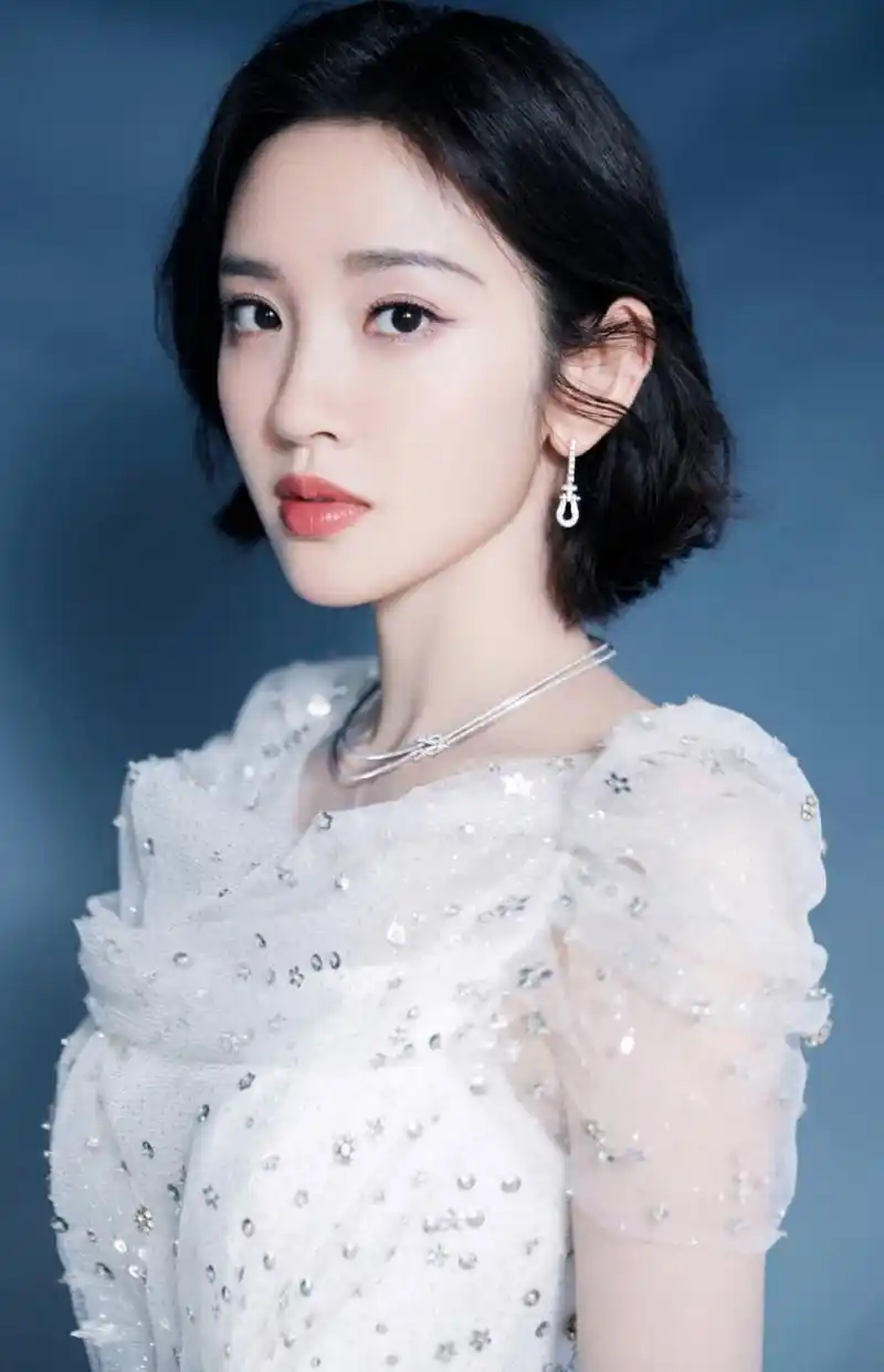 唐艺昕纹身# 张若昀和唐艺昕脚踝处有纹身,唐艺昕讲纹身来源是自己