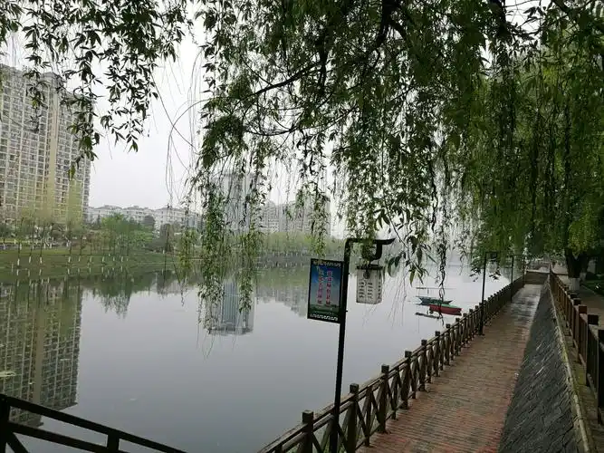 4月8日 宜昌寒竹户外俱乐部小溪塔河心公园玩皮划艇