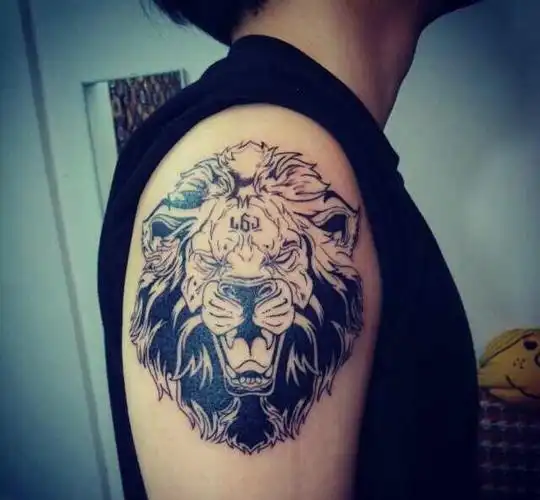 大臂个性十足的狮子头纹身图片