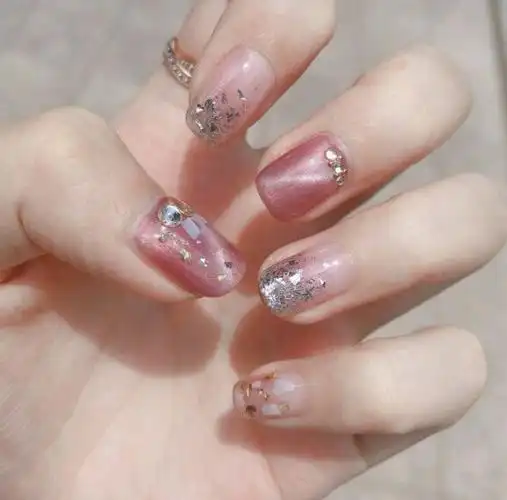 浪漫优雅的银色渐变美甲,仿若星光般耀眼华丽!_亮片