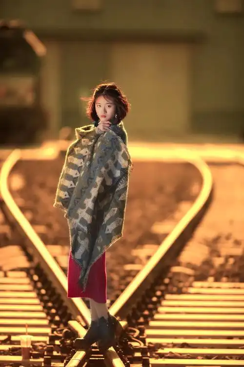 暖阳铁轨人像(佳能)