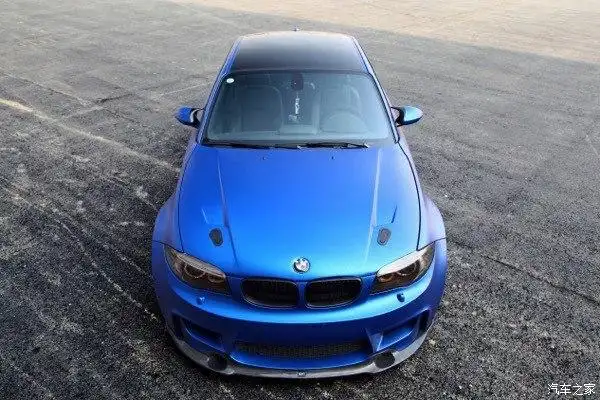 没有审美谈什么贴膜改色——宝马bmw e82 1m 树脂蓝色