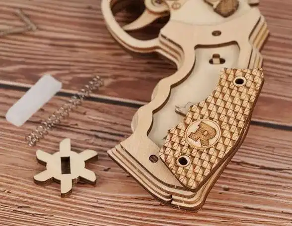 试着向下图中那样,一直扣住扳机,用另一只手不断拨动击锤,就能实现