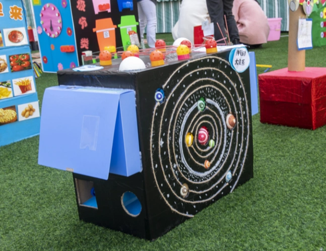 的教玩具多次获省市大奖,《有趣的水循环》等三副作品次获省一等奖;13