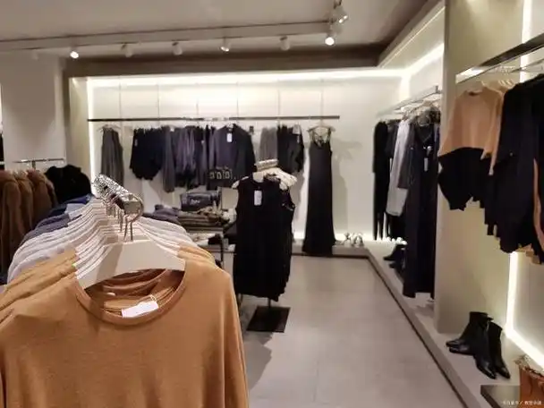 新疆服装店装修设计:西域传统文化与现代审美的碰撞与结合