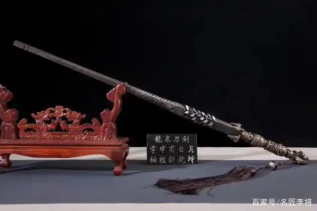 「鉴赏」狂狮龙鳞锏 纯铜荷叶盘武士刀