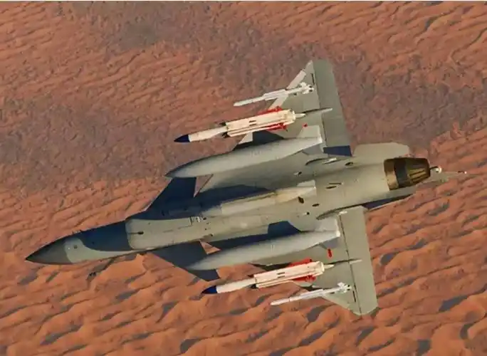 因为歼10c本身就是单发中型多用途战机,除了要完成制空格斗作战任务外