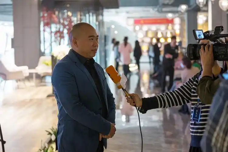 发布会前,岚庭董事长江涛先生接受媒体采访