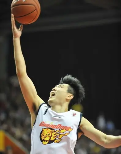 图文-[cba总决赛]广东vs山东 王仕鹏在比赛中上篮