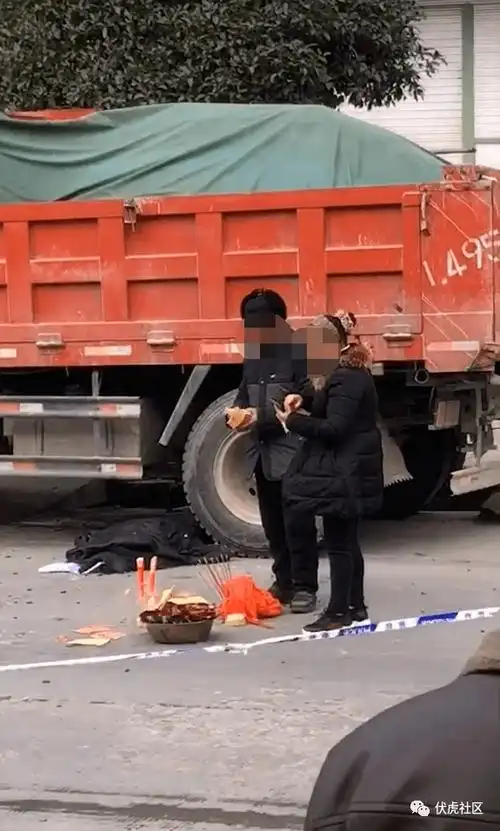 【现场】双佛发生交通事故,一小学生被撞身亡