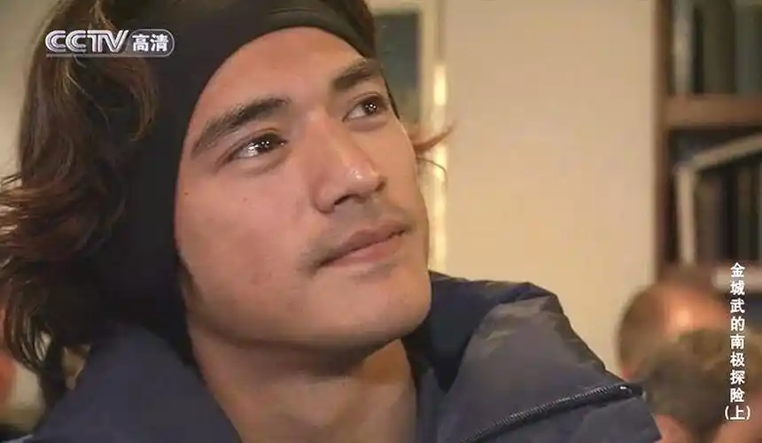 男神分两种,一种是我家爱豆,一种是金城武.