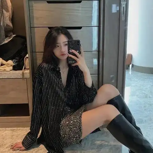 标签那张美丽的脸,秀眉如画,双目晶莹清澈,整个人散发清丽脱俗,不食