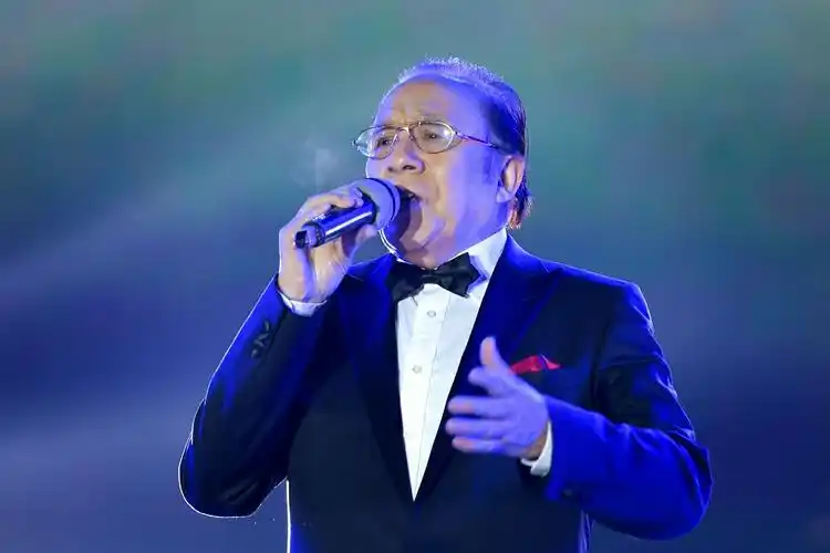 ▽国家一级演员,著名男中音歌唱家杨洪基演唱了《滚滚长江东逝水》等