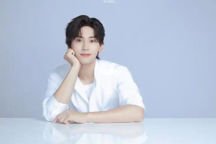 且初老婆真的好乖好帅好美好漂亮_张哲瀚_宝藏男孩张哲瀚_娱乐_明星