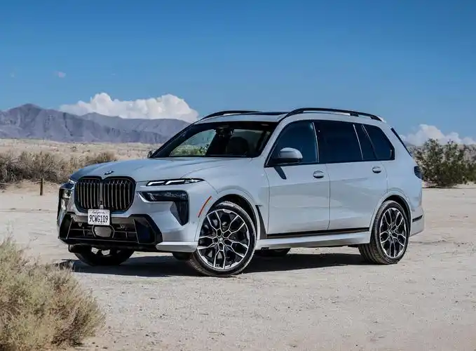 2023款宝马x7上市,售价103.9万起!纯电动和插电混动已在路上