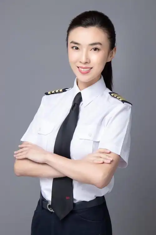安全飞行超11000小时女机长逐梦蓝天时光见证我蜕变历程