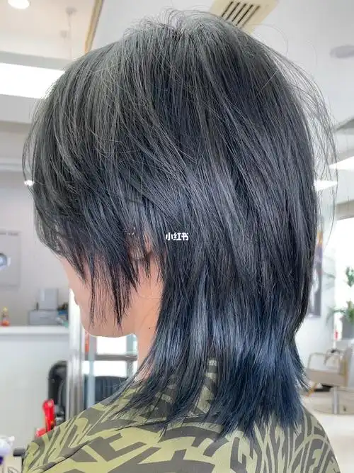 颜色是深灰色配狼尾绝配#日系高层次发型  #狼尾发型  #狼尾鲻鱼头