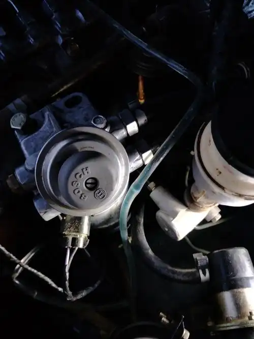 江铃宝典柴高压电喷油版发动机,油水分离器指示灯亮_江铃_宝典_汽车