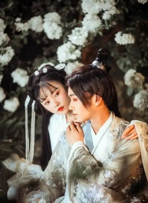 唯美汉服执子之手与子偕老一对高颜值的古装情侣真叫人羡慕