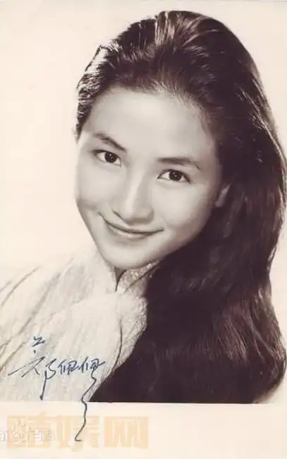 郑佩佩早年写真
