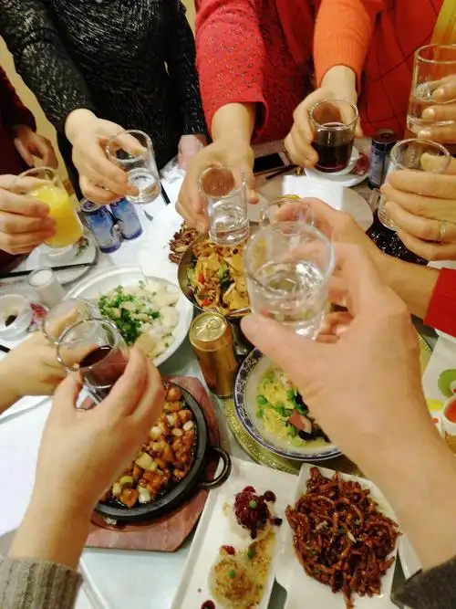 为我们幸福安康干杯