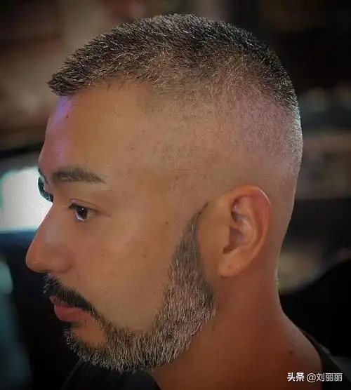 男胖圆脸显瘦的发型图片,偏胖男生夏日穿搭技巧,胖子怎么穿才能显瘦?