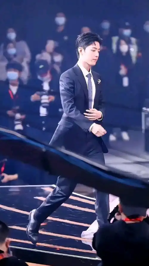 肖战走路都让人赏心悦目,超帅～-度小视