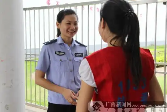 推荐 > 正文广西新闻网记者 徐世杰   文/图 她是个年轻漂亮的女警官