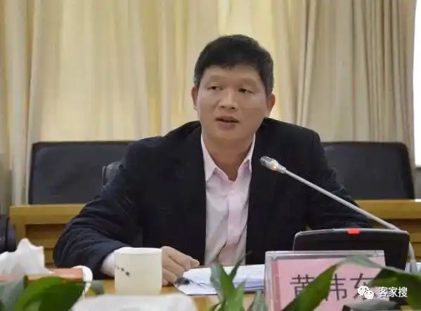 中山市小榄镇党委书记黄伟东,已经异地履新揭阳市委常委,市纪委书记一