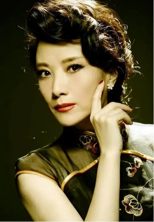 演员王静:戏好人低调,父亲离世内心有钝痛,她含泪撑起母亲晚年