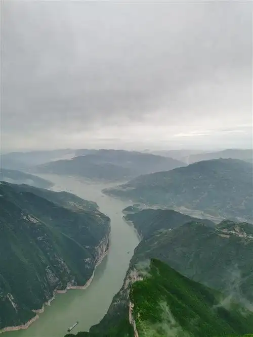 中国 重庆 三峡 长江探索号  三峡之巅俯瞰夔门
