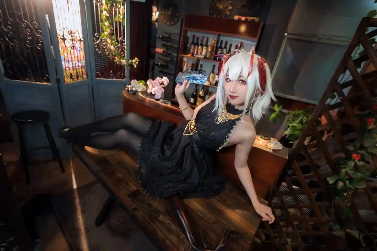 明日方舟w一周年礼服cos.#图文伙伴计划 #cos #明日 - 抖音