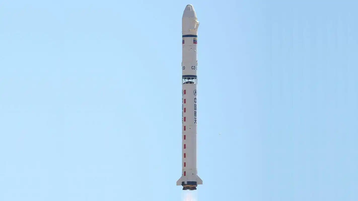 中国用长征二号丁运载火箭成功发射"一箭八星"