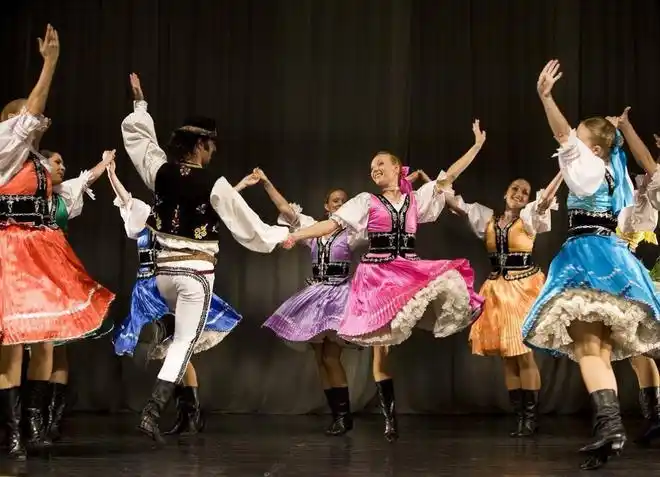 为何捷克斯洛伐克一会合并一会分开1939年3月14日德军占领全境