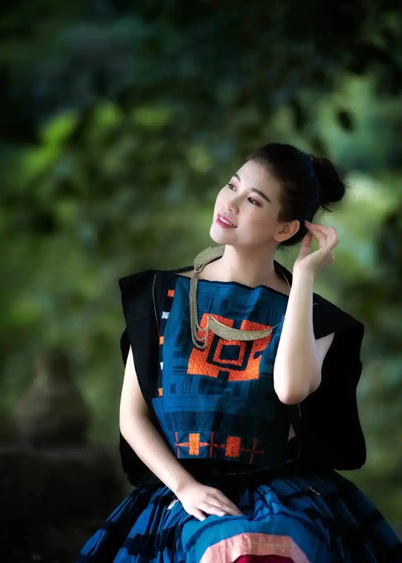 美丽动人"两片瑶"#民族摄影 #原创摄影 #民族特色民族文化 - 抖音