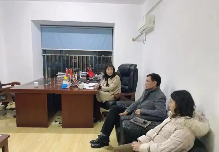 3月3日晚上,在商会办公室召开了十周年文艺节目组筹备会议,参加会议的