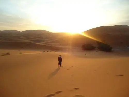 沙漠中的人图片 - 第11张