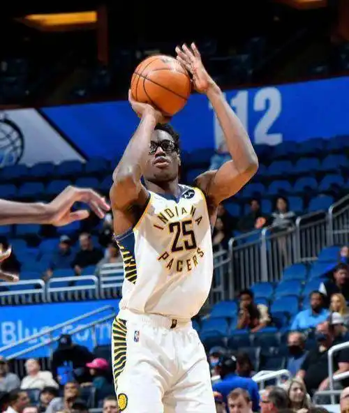 p>杰伦·史密斯(jalen smith),2000年3月16日出生于美国马里兰州