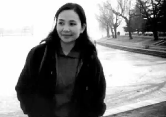 所以,聪明的英儿趁顾城和谢烨去德国的时候逃走了,再也没有回来.