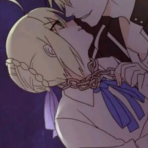 动漫情侣头像出自:fatestaynight人名:saber蓝吾王